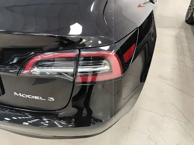 Tesla Model 3 — Фото автомобиля 7