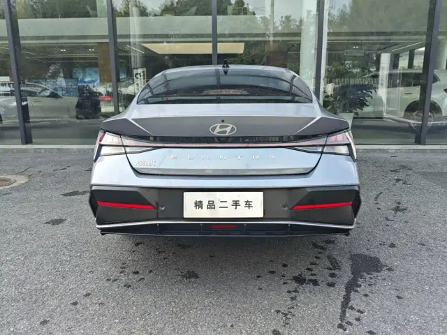 Hyundai Elantra — Фото автомобиля 5