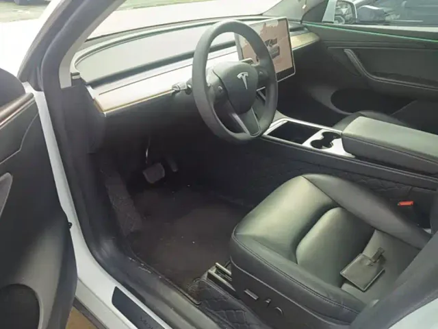Tesla Model Y — Фото автомобиля 15