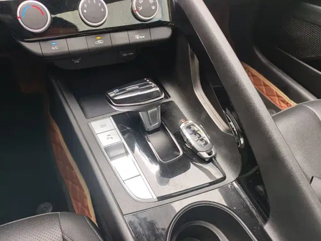 Hyundai Elantra — Фото автомобиля 9