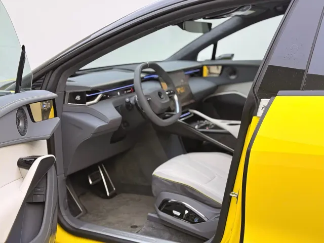 Lotus Eletre — Фото автомобиля 10
