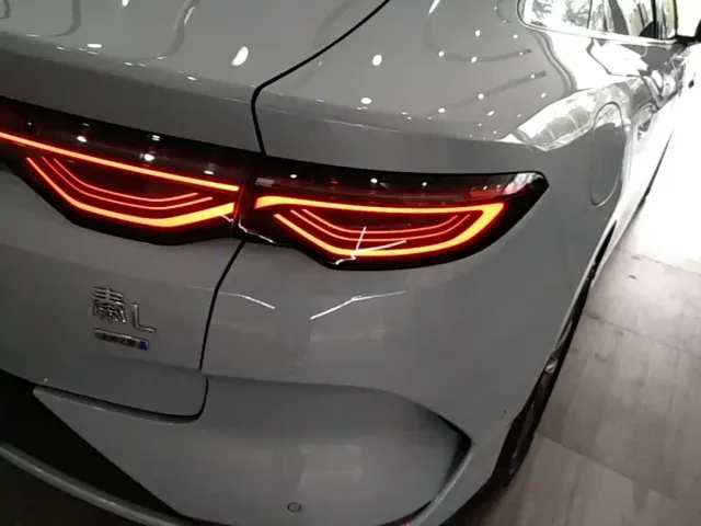 BYD Qin L — Фото автомобиля 7