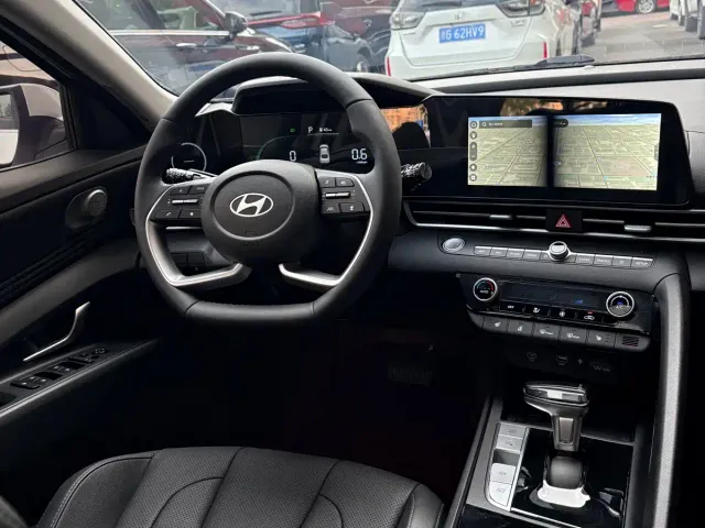 Hyundai Elantra — Фото автомобиля 9