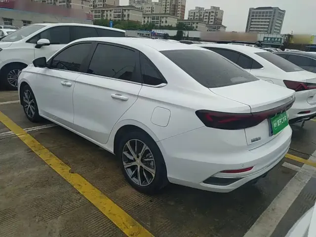 Geely Emgrand — Фото автомобиля 4