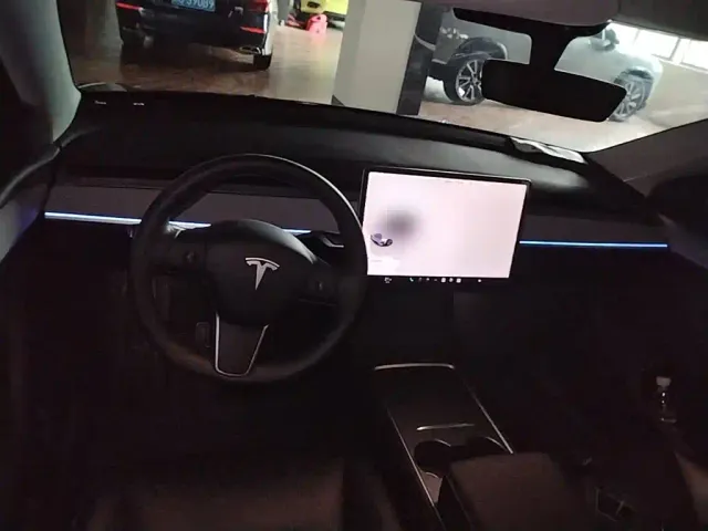 Tesla Model Y — Фото автомобиля 6