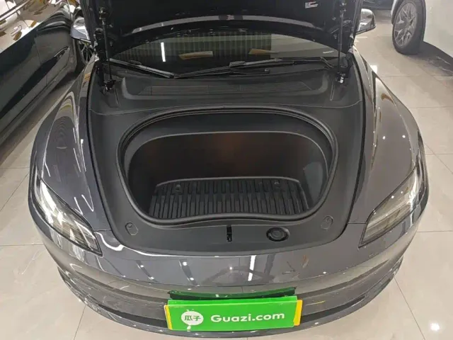 Tesla Model 3 — Фото автомобиля 19