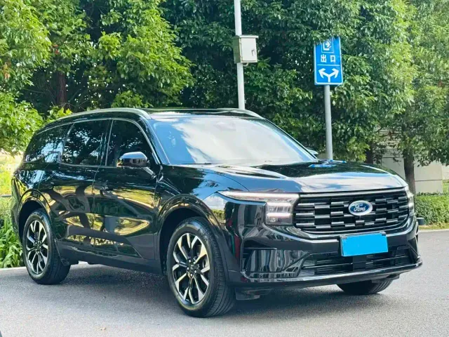 Ford Edge — Фото автомобиля 3