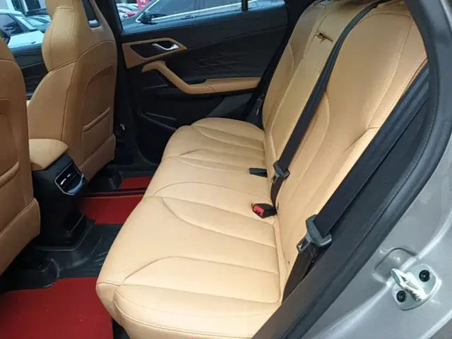 Roewe RX5 — Фото автомобиля 16