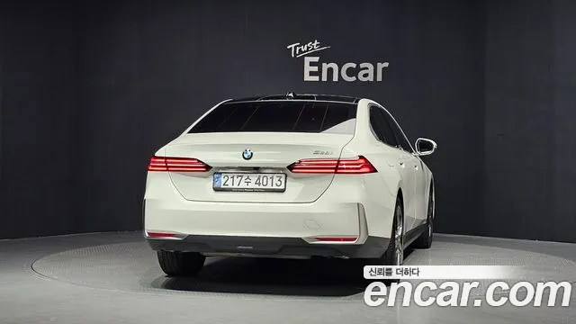 BMW 5 Series G60 — Фото автомобиля 4