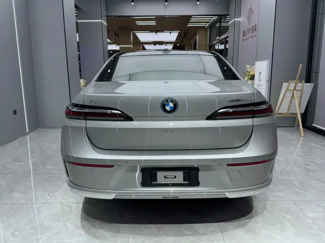BMW i7 — Фото автомобиля 7