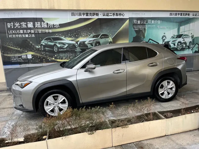 Lexus UX — Фото автомобиля 4