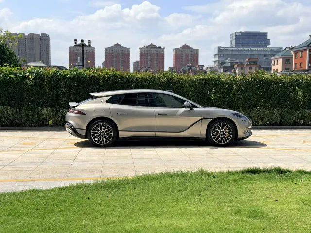 Denza Z9GT — Фото автомобиля 19