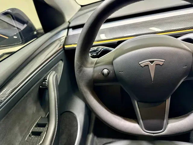 Tesla Model Y — Фото автомобиля 20