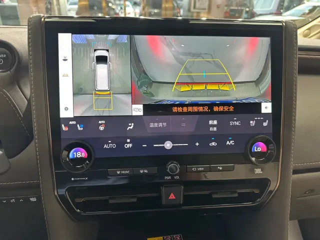 Toyota Alphard — Фото автомобиля 15
