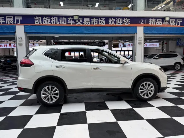 Nissan X-Trail — Фото автомобиля 4