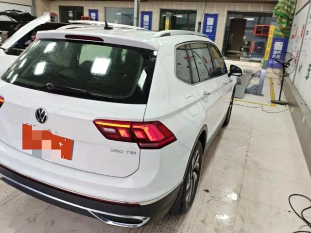 Volkswagen Tiguan L — Фото автомобиля 2