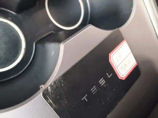 Tesla Model Y — Фото автомобиля 8