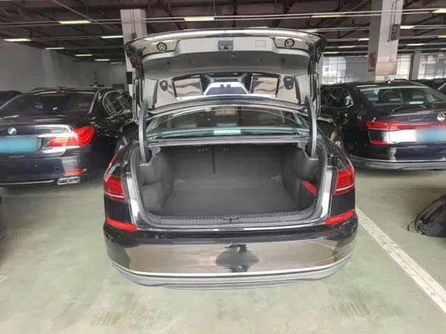 Volkswagen Passat — Фото автомобиля 18