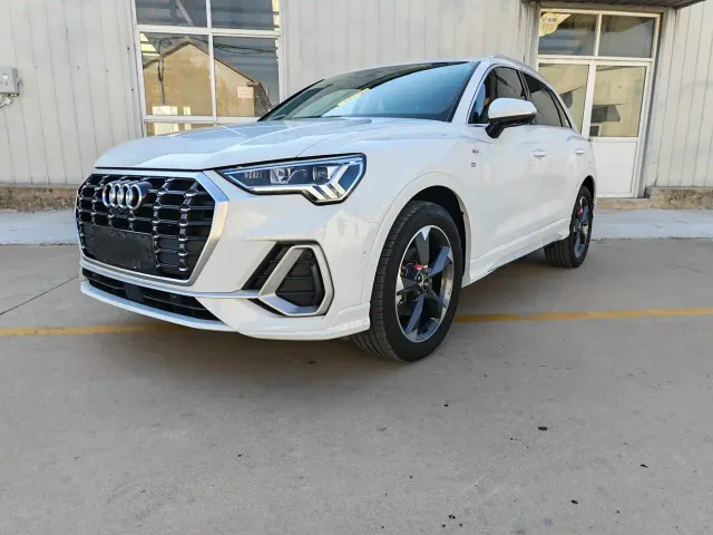Фотография автомобиля — Audi Q3