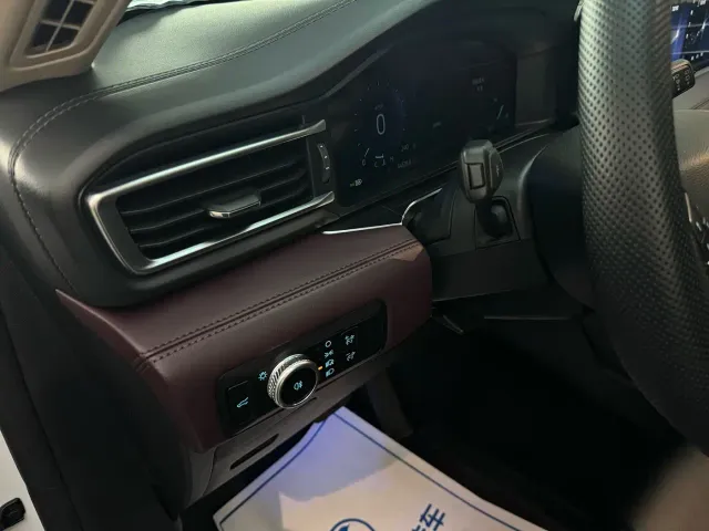 Ford Explorer — Фото автомобиля 7