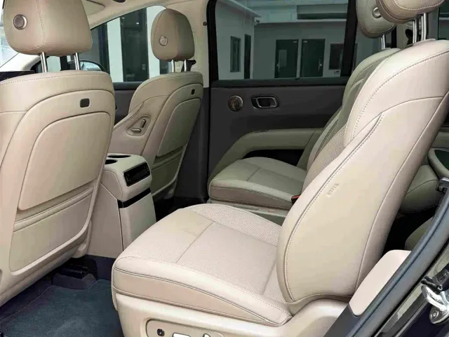 Li Auto i8 — Фото автомобиля 9