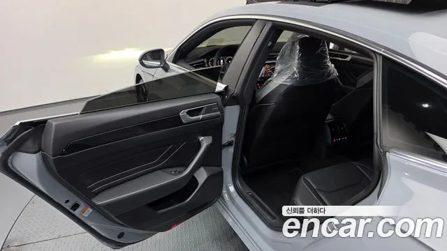 Volkswagen Arteon Arteon 2.0 TDI R-LINE 4Motion — Фото автомобиля 19