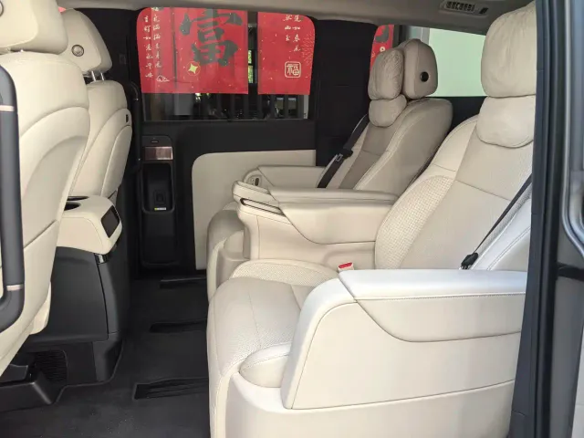 Li Auto MEGA — Фото автомобиля 6