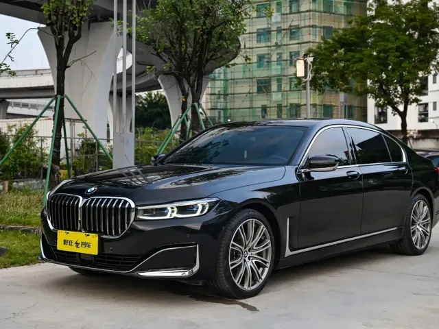 Фотография автомобиля — BMW 7 Series