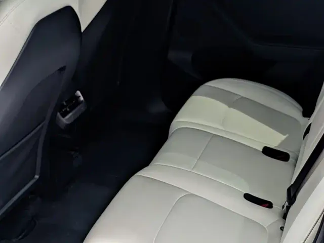 Tesla Model Y — Фото автомобиля 15