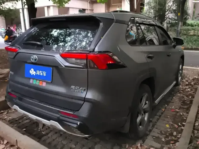 Toyota RAV4 — Фото автомобиля 3