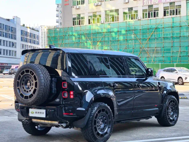 Land Rover Defender — Фото автомобиля 12