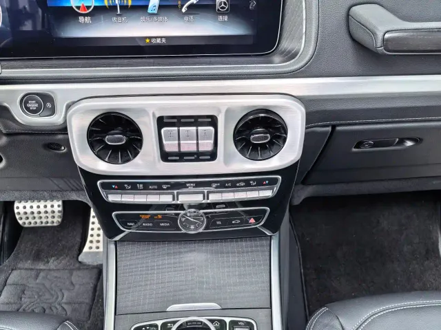 Mercedes-Benz G-Class — Фото автомобиля 12