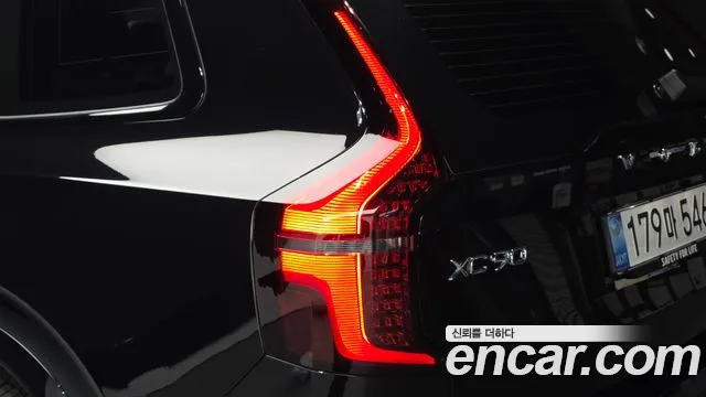 Volvo XC90 — Фото автомобиля 8