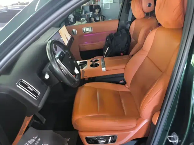Li Auto L8 — Фото автомобиля 10