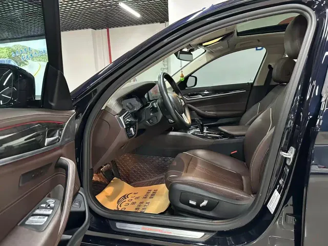 BMW 5 Series — Фото автомобиля 5
