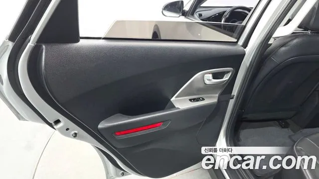 Kia Niro — Фото автомобиля 14