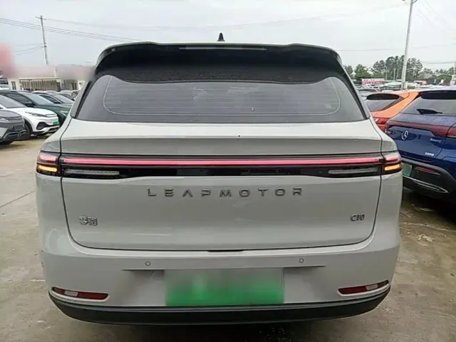 Leapmotor C10 — Фото автомобиля 5
