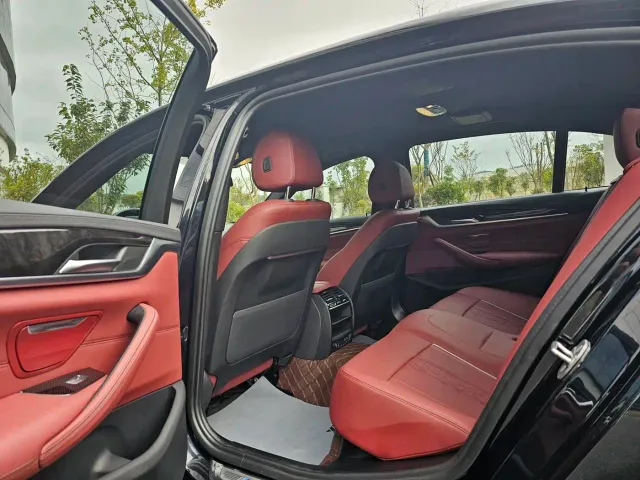 BMW 5 Series — Фото автомобиля 8