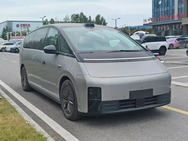 Li Auto MEGA — Фото автомобиля 3