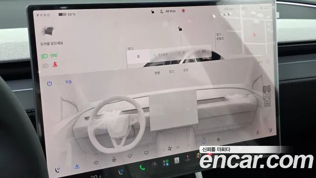 Tesla Model Y — Фото автомобиля 17