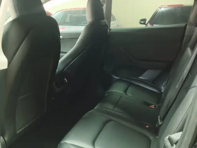 Tesla Model Y — Фото автомобиля 16