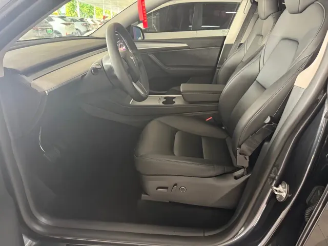 Tesla Model Y — Фото автомобиля 7