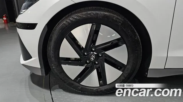 Hyundai Ioniq 6 — Фото автомобиля 5