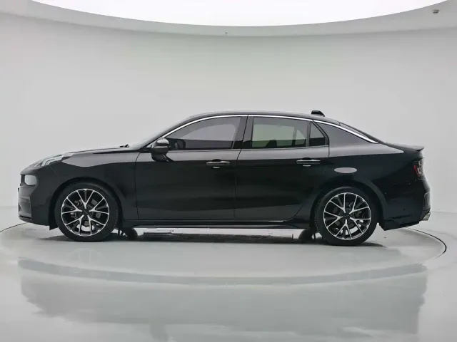 Lynk & Co 03 — Фото автомобиля 18