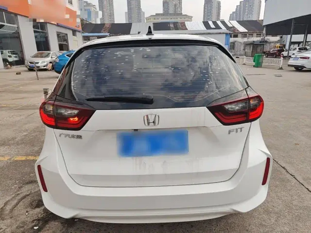 Honda Fit — Фото автомобиля 5