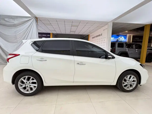 Nissan Tiida — Фото автомобиля 5