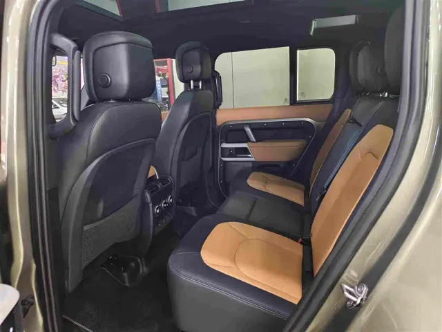 Land Rover Defender — Фото автомобиля 5