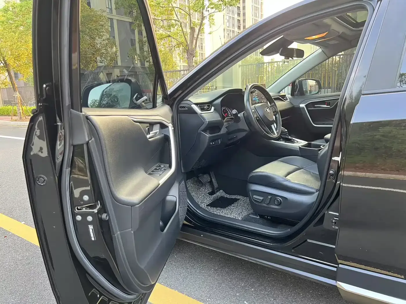 Toyota Wildlander 2022 2.0L CVT FWD Luxury Edition — Фото автомобиля 4