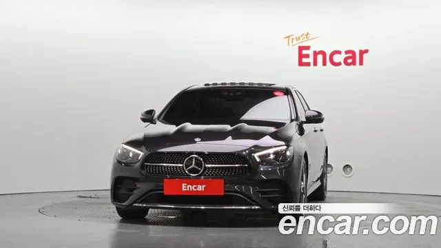 Mercedes-Benz E-Class — Фото автомобиля 3