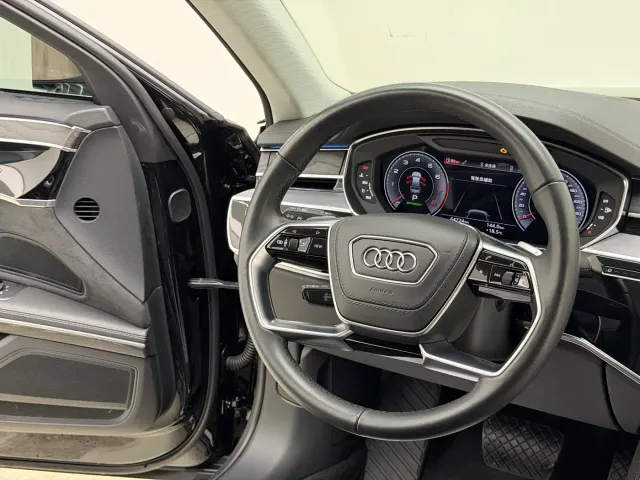 Audi A8 — Фото автомобиля 16